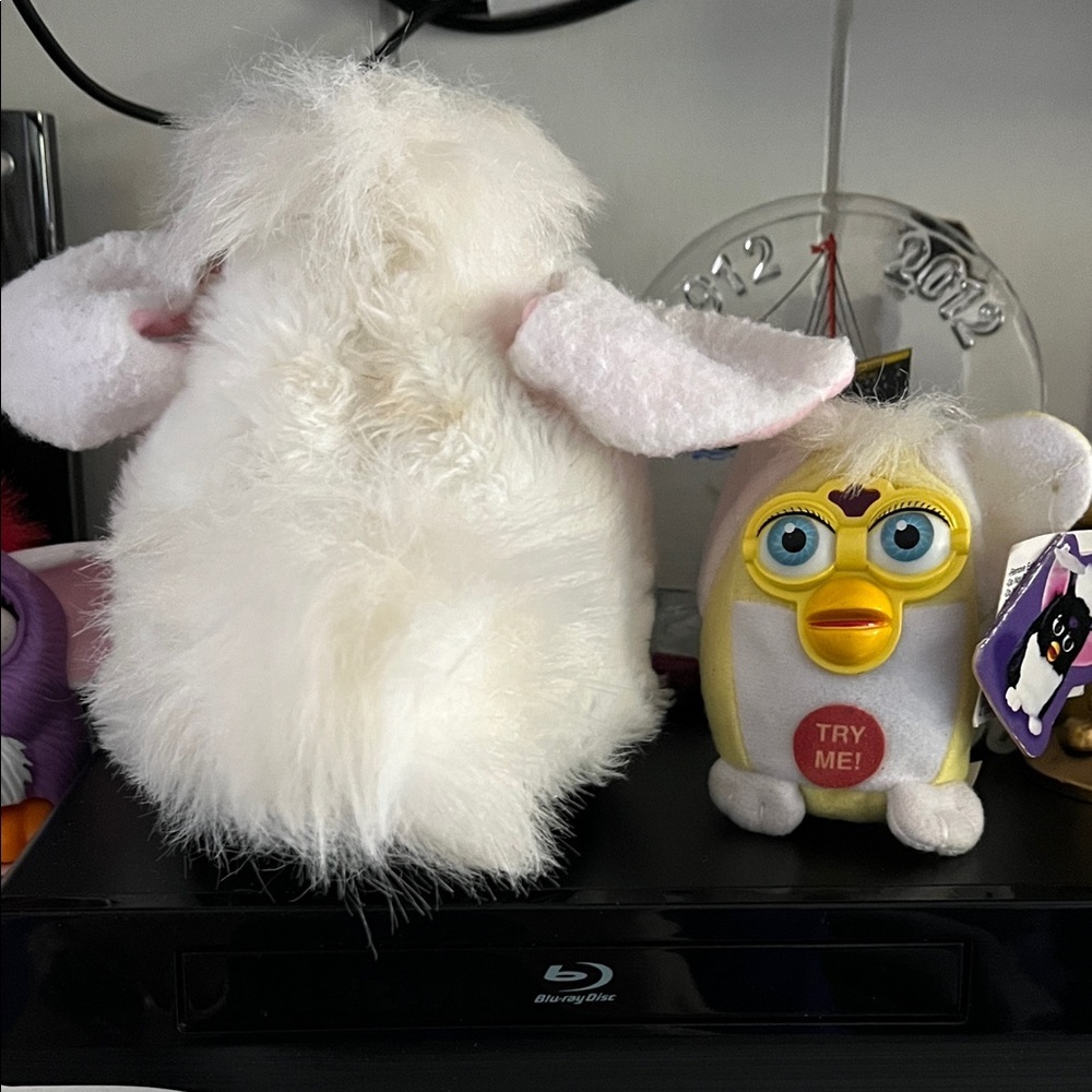 Plush Furby White and Yellow Bird Toy works
Only big one for sale - Picture 2 of 4